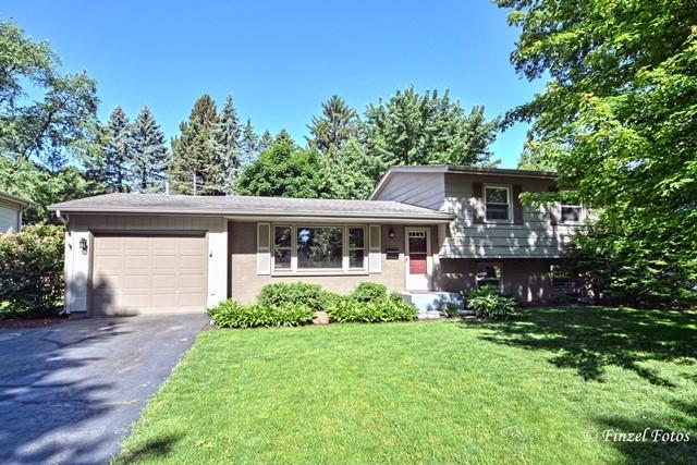 196 Marian Pkwy., Crystal Lake, IL 60014