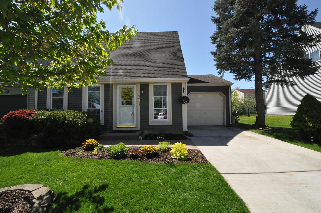 29W383 Tanglewood Ln., Warrenville, IL 60555