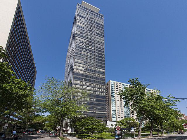 3150 N Lake Shore Dr. #21F, Chicago, IL 60657
