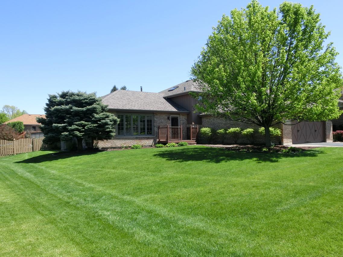 20349 S Green Meadow Ln., Frankfort, IL 60423