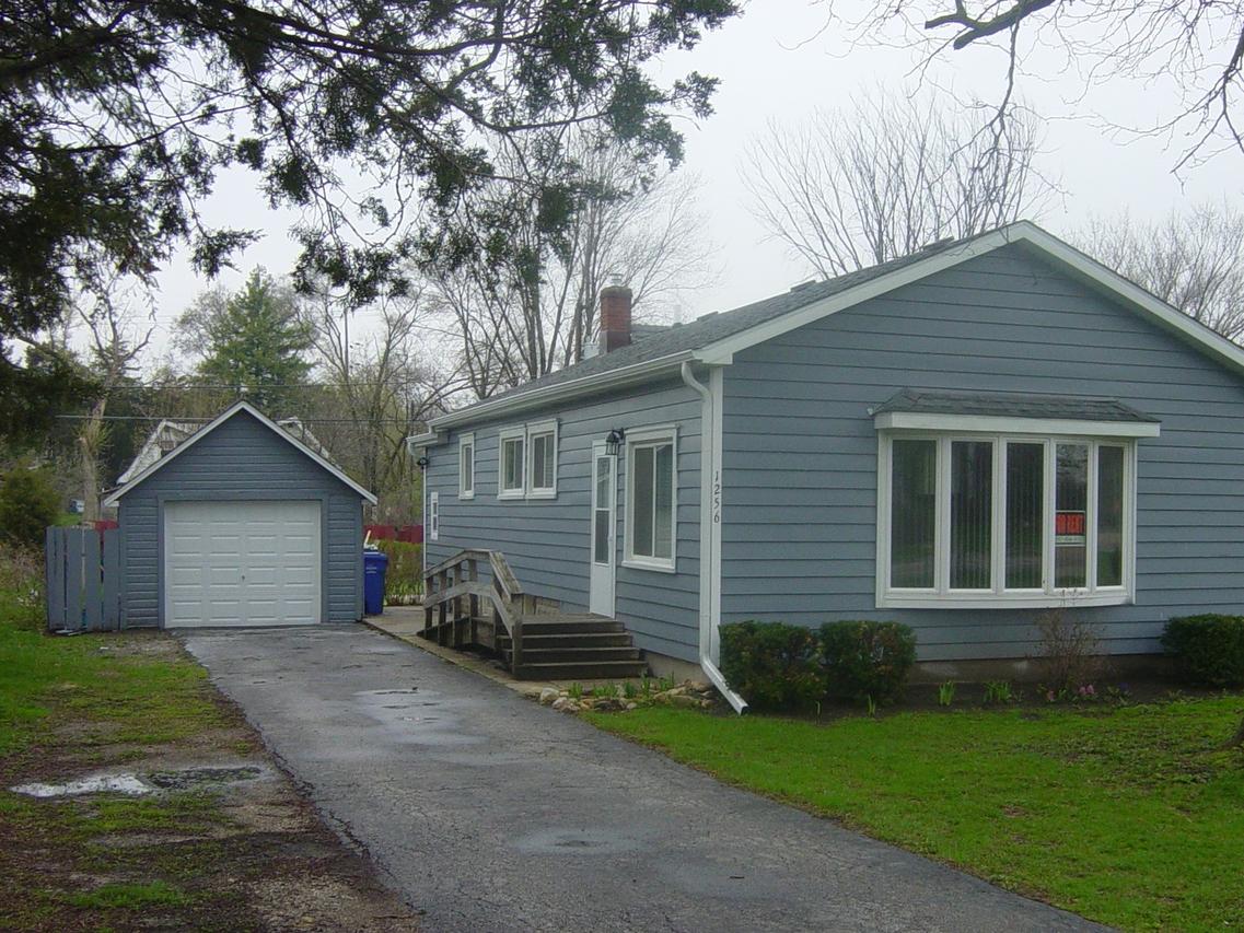 1256 Raymond St., South Elgin, IL 60177