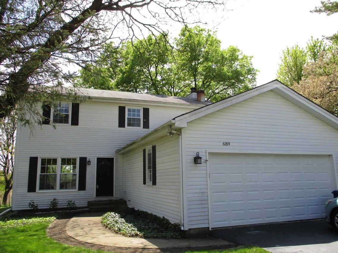 689 Milton Dr., Naperville, IL 60563