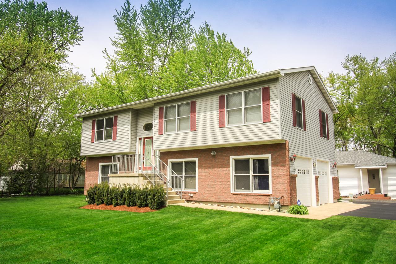 112 E End Ave., Crystal Lake, IL 60014