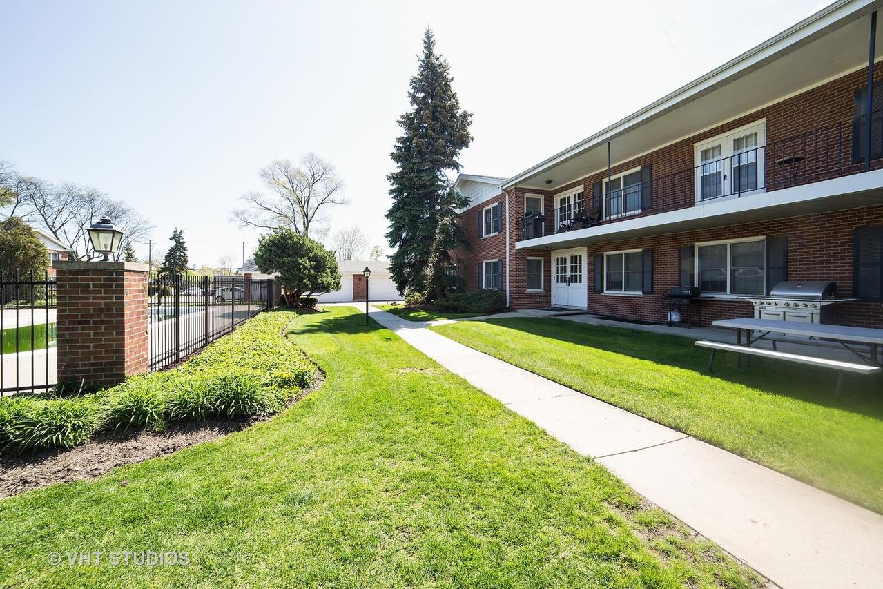 2816 Dundee Rd. #13A, Northbrook, IL 60062