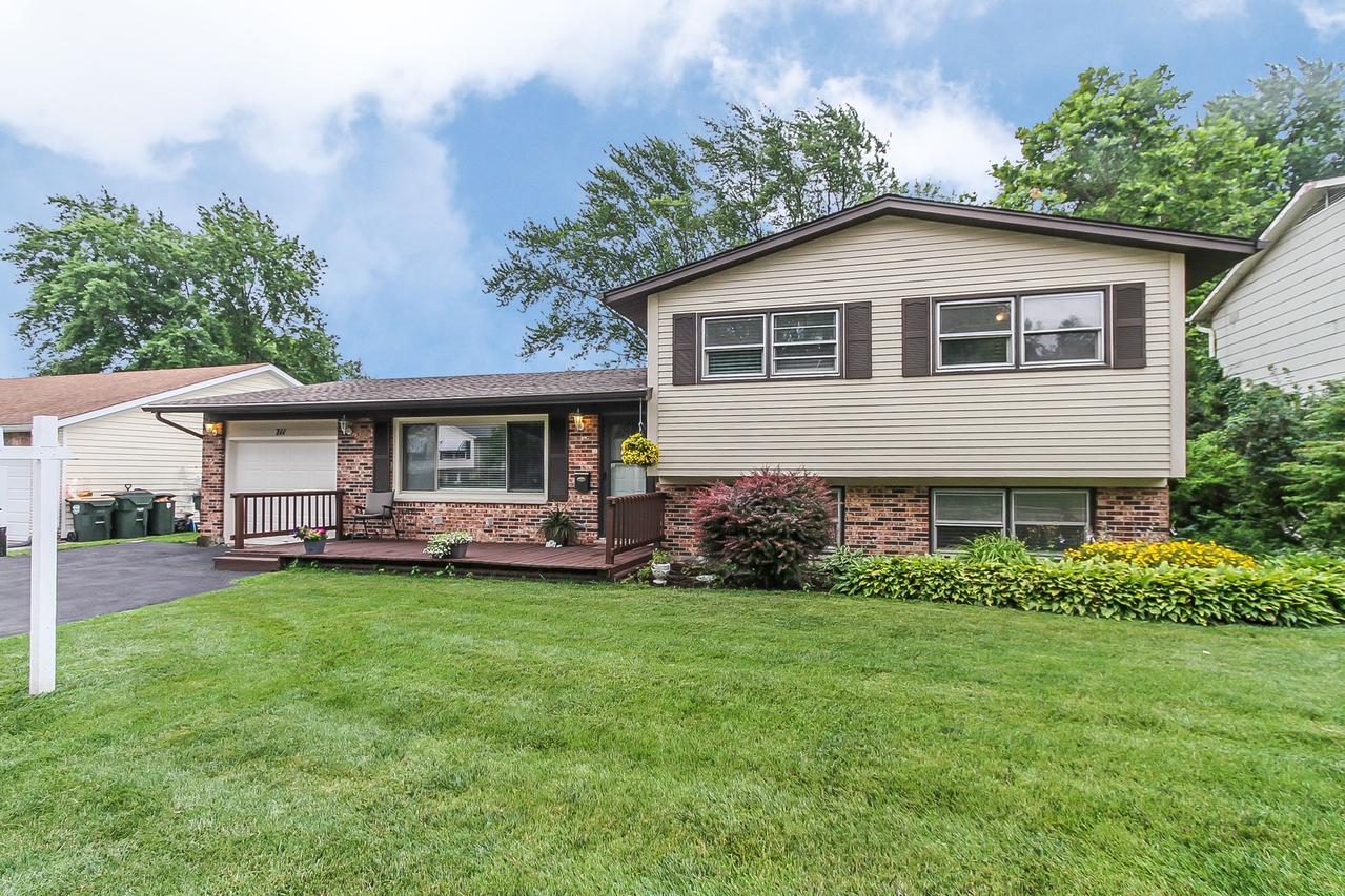 711 W Berkley Dr., Arlington Heights, IL 60004