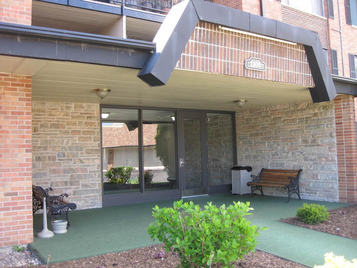 1106 S New Wilke Rd. #404, Arlington Heights, IL 60005