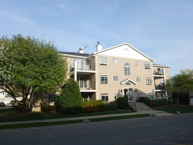 451 Valley Dr. #101, Naperville, IL 60563