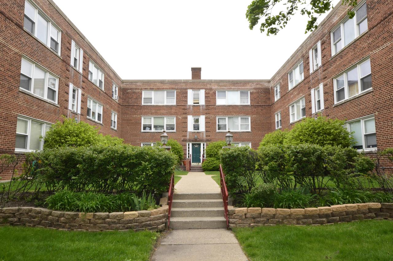 2202 W Farwell Ave. #1, Chicago, IL 60645