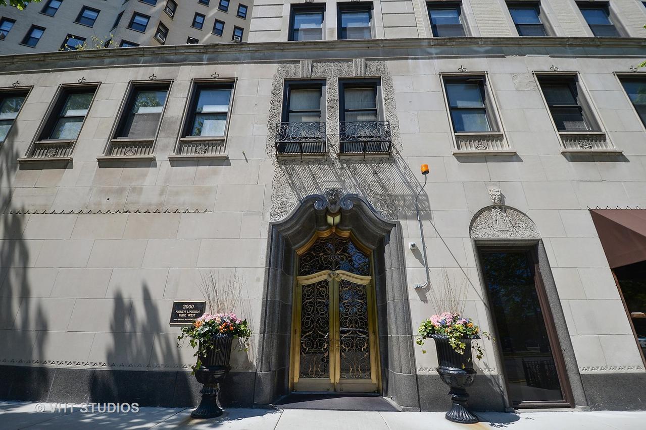2000 N Lincoln Park West Dr. #1305, Chicago, IL 60614