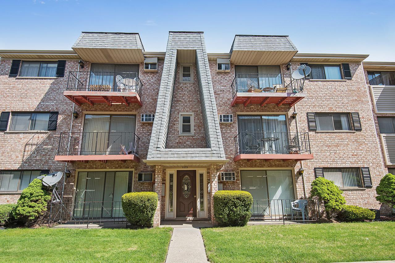 5333 N Delphia Ave. #233, Chicago, IL 60656