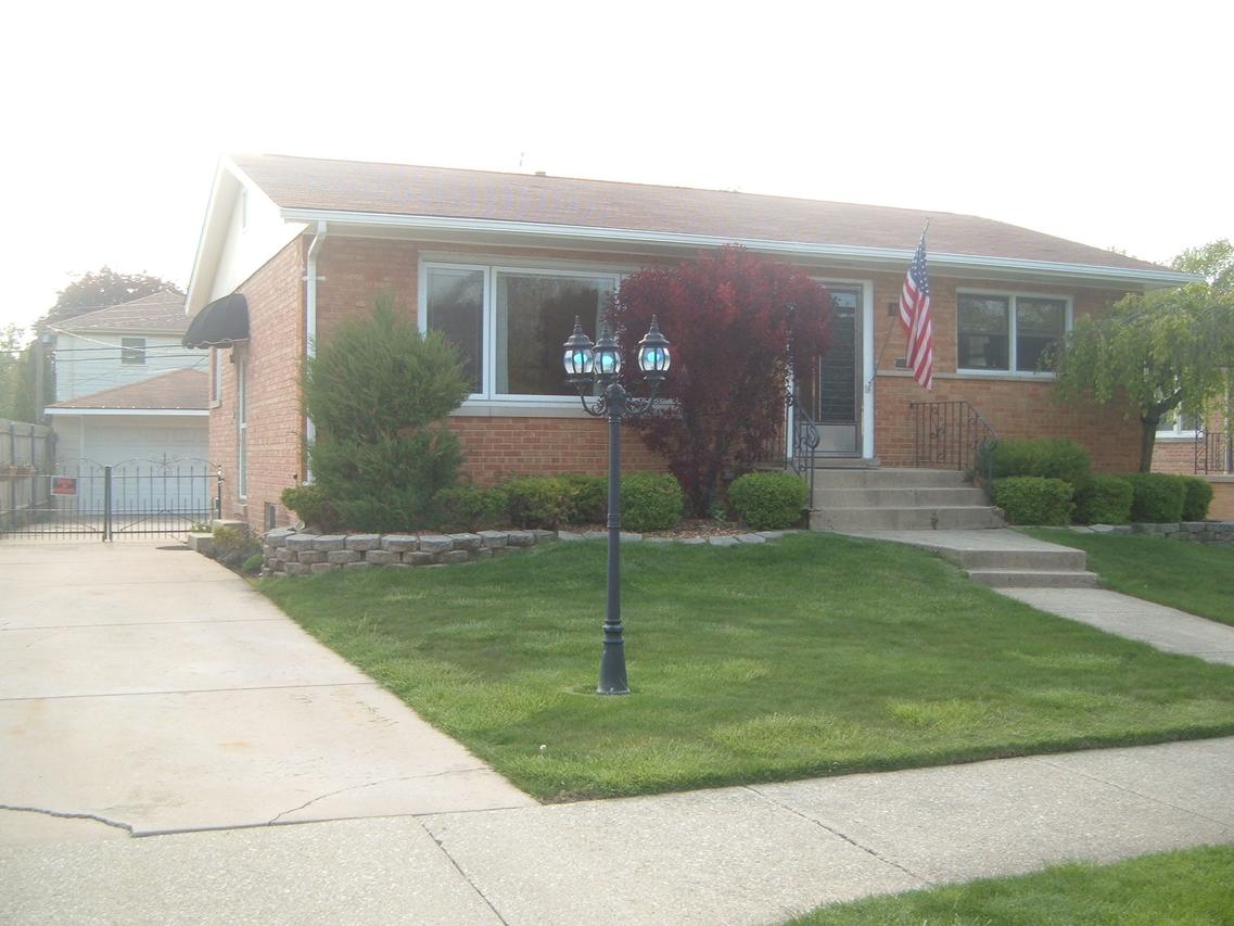 10024 S 52nd Ave., Oak Lawn, IL 60453