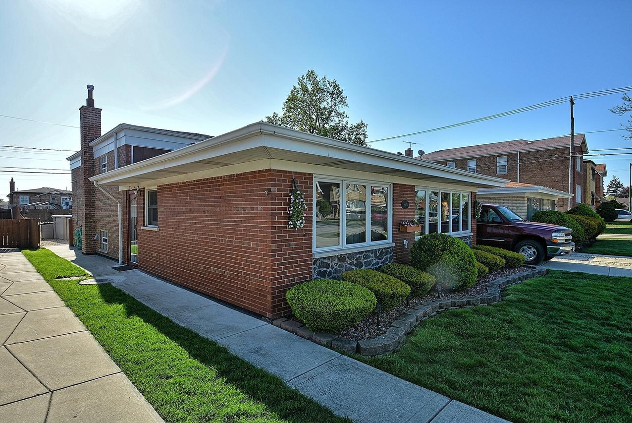 8637 S Kildare Ave., Chicago, IL 60652