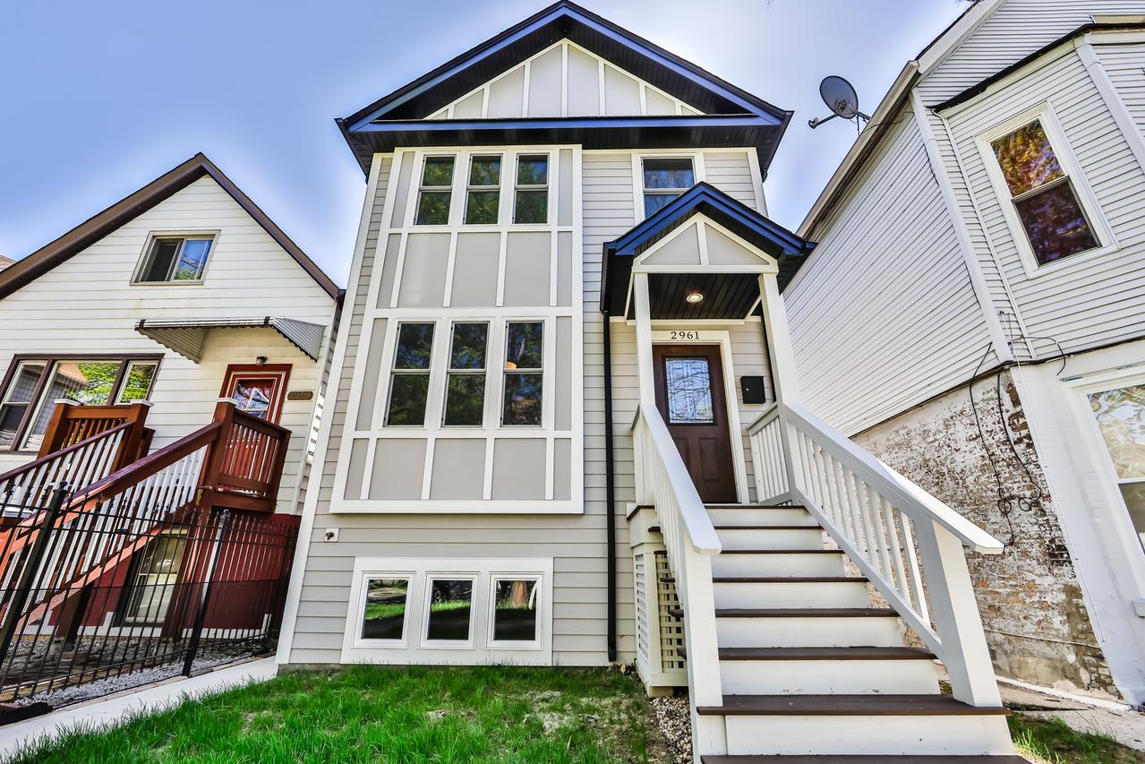 2961 W Nelson St., Chicago, IL 60618