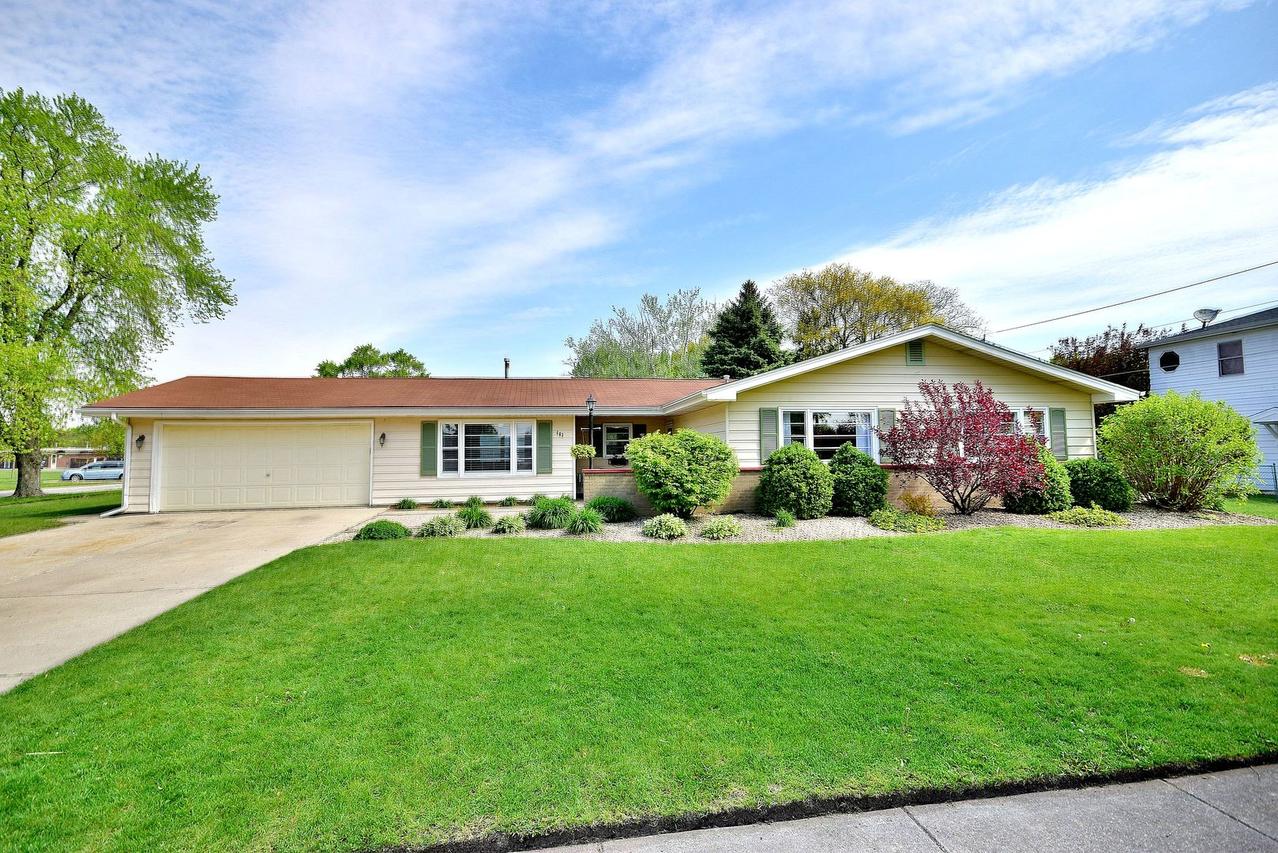 603 Princeton Dr., North Aurora, IL 60542