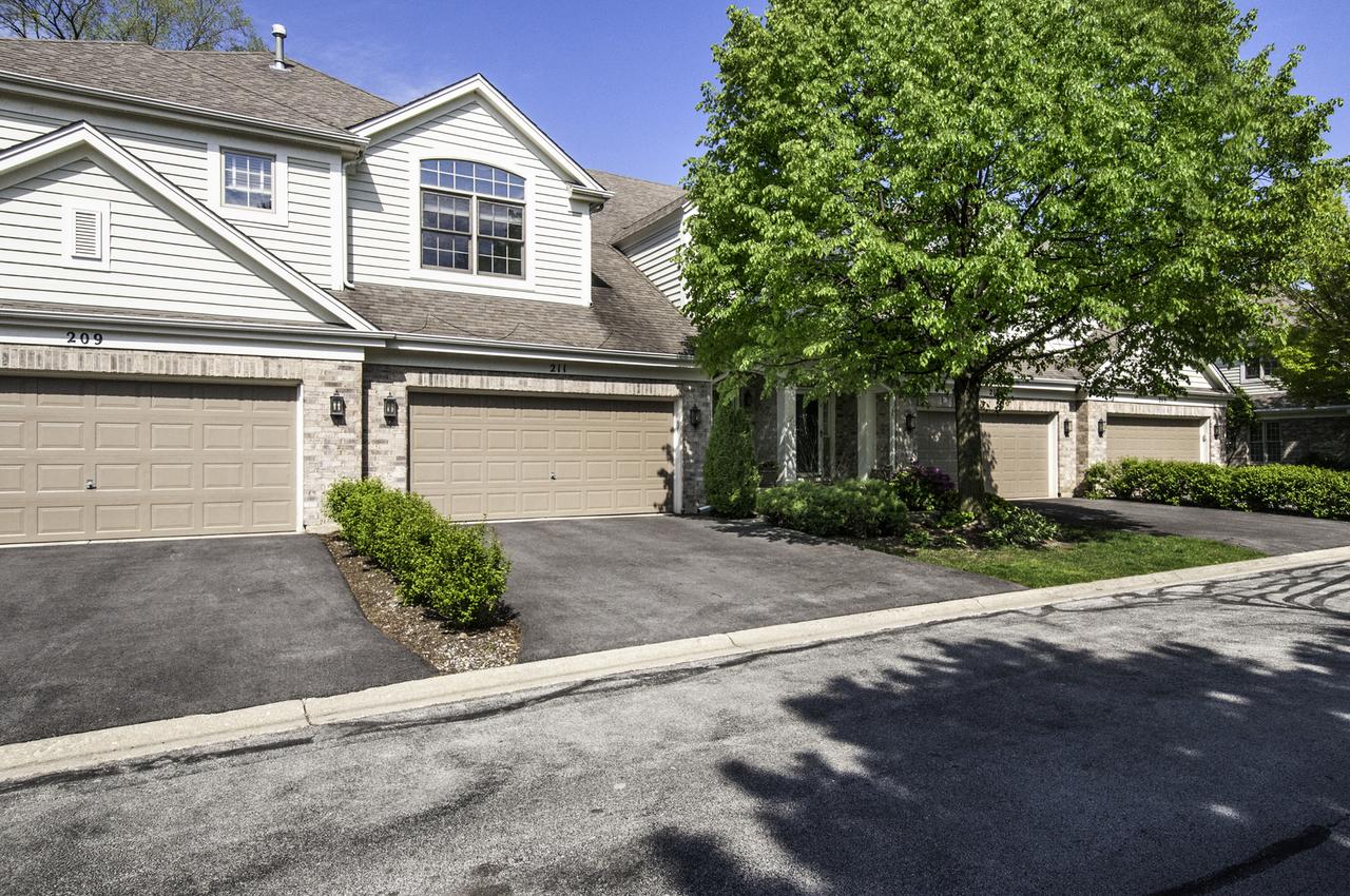 211 Wildflower Ln., La Grange, IL 60525
