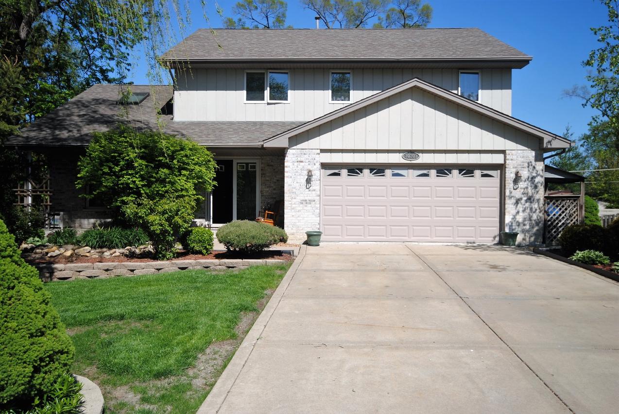 10201 S 81st Ct., Palos Hills, IL 60465