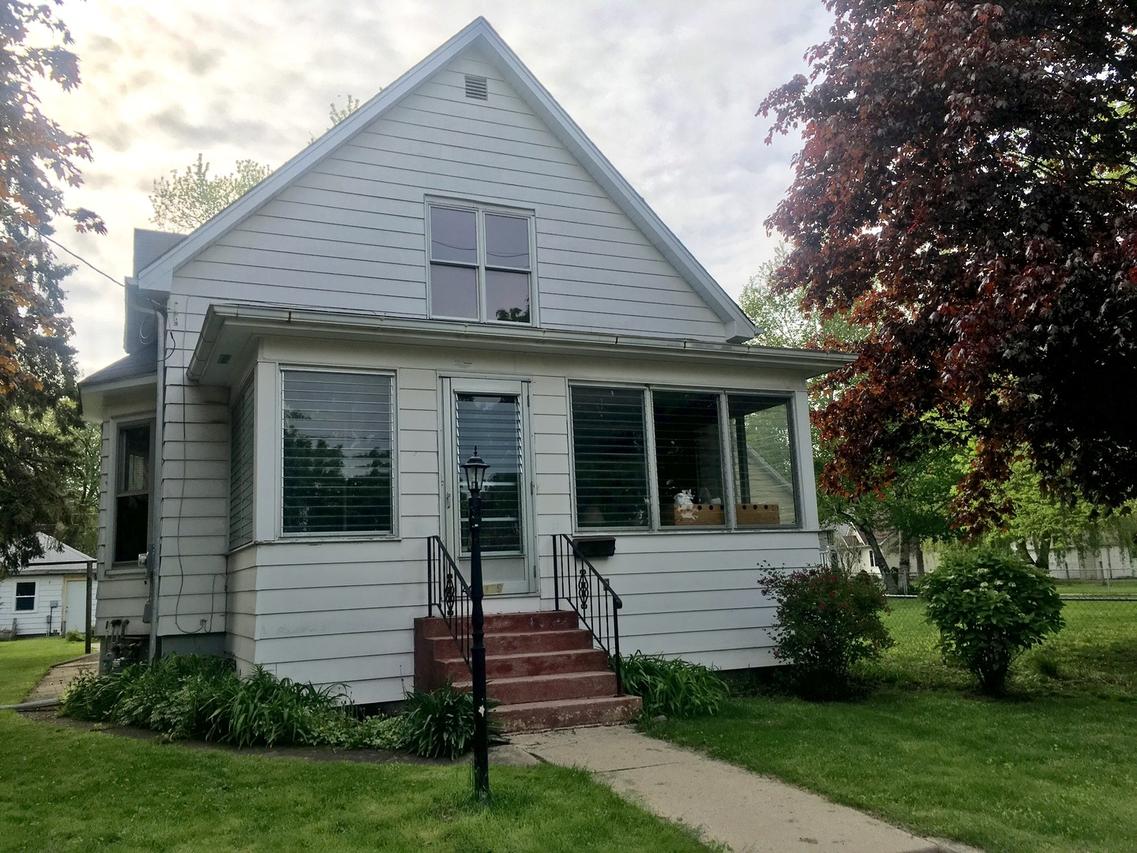 409 S 10th St., Dekalb, IL 60115