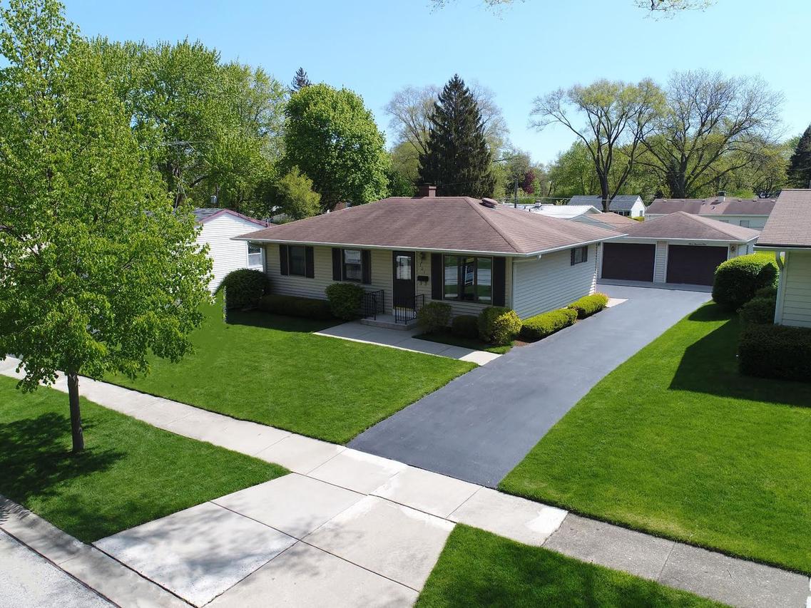 301 Lincoln Ter., Buffalo Grove, IL 60089