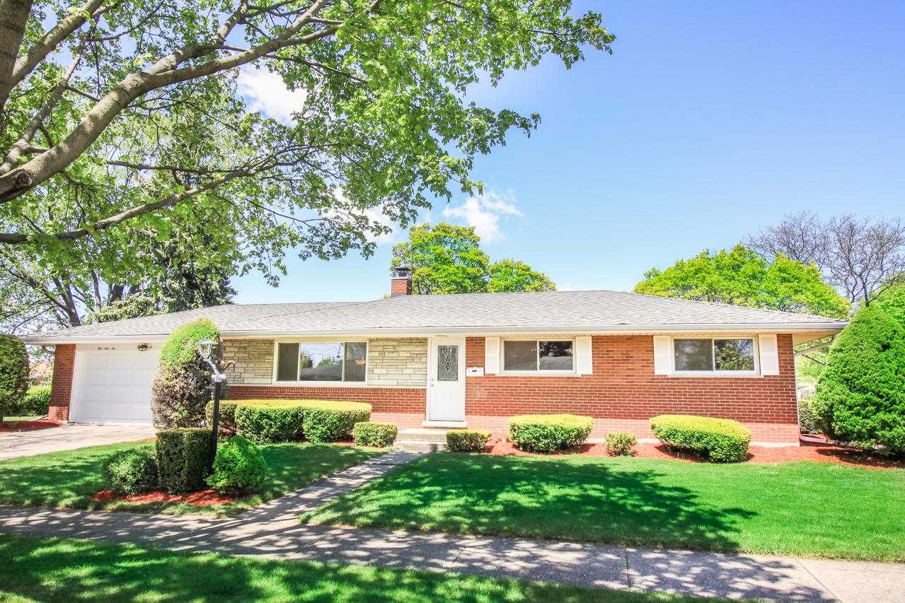 546 Berkshire Ln., Des Plaines, IL 60016
