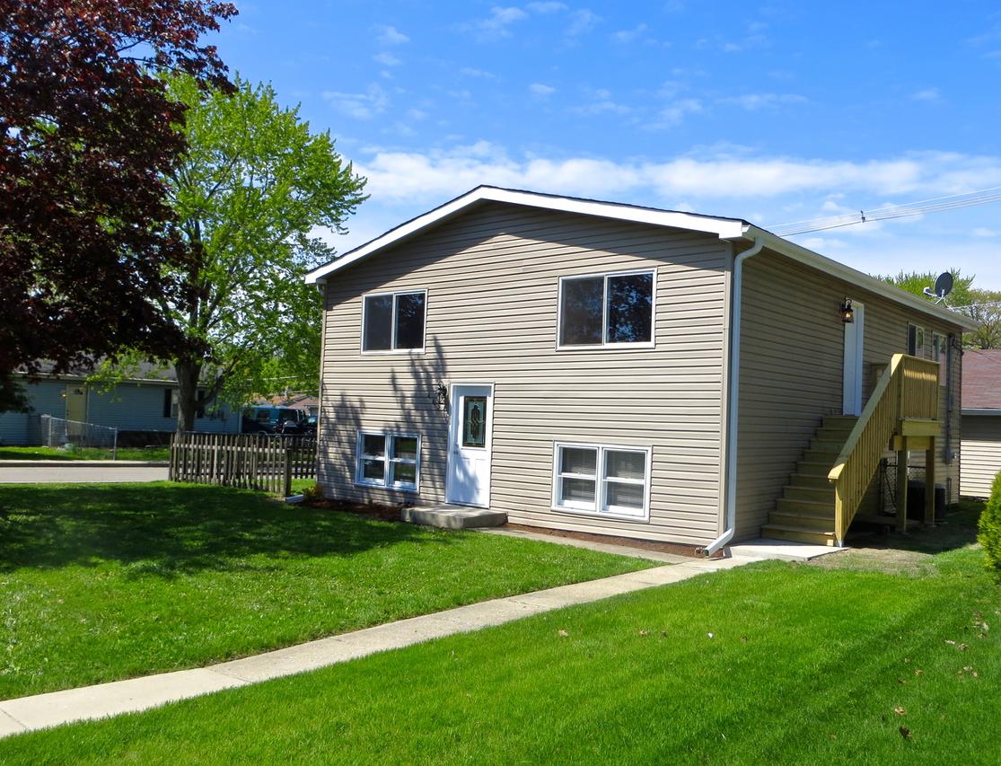 442 S Hickory St., Mundelein, IL 60060
