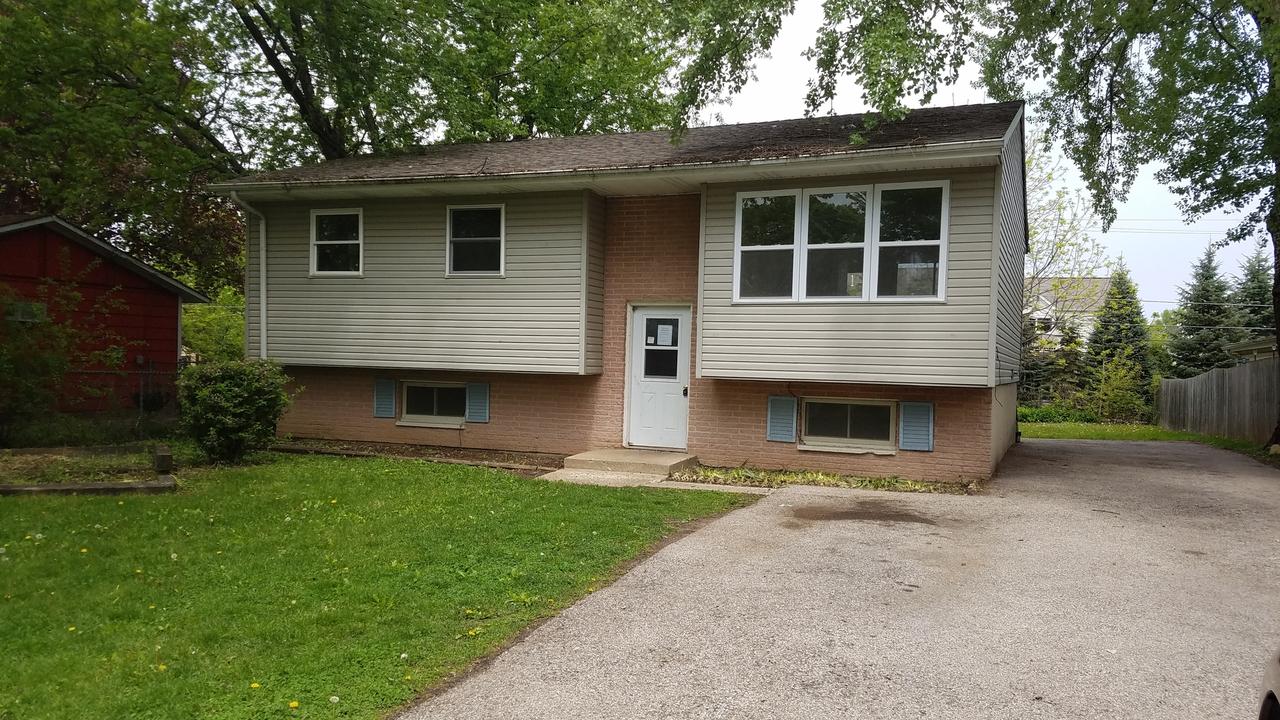 5004 Drive-in Ln., Crystal Lake, IL 60014
