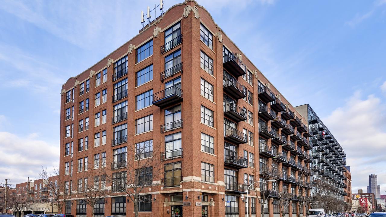 1250 W Van Buren St. #514, Chicago, IL 60607