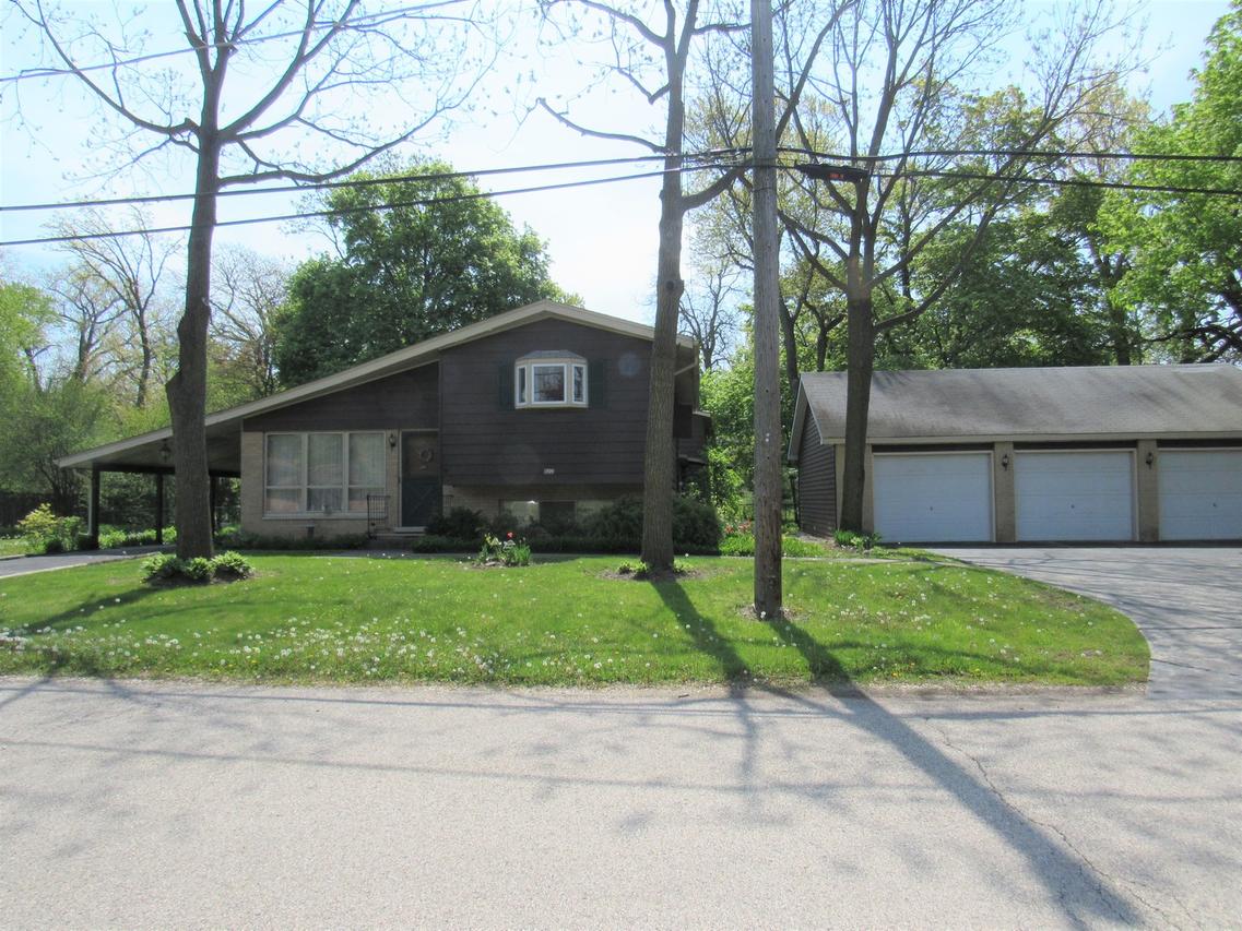 617 Lakeview Dr., Round Lake, IL 60073