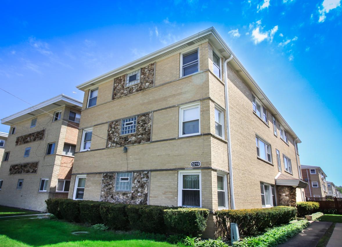 5219 N East River Rd. #2E, Chicago, IL 60656