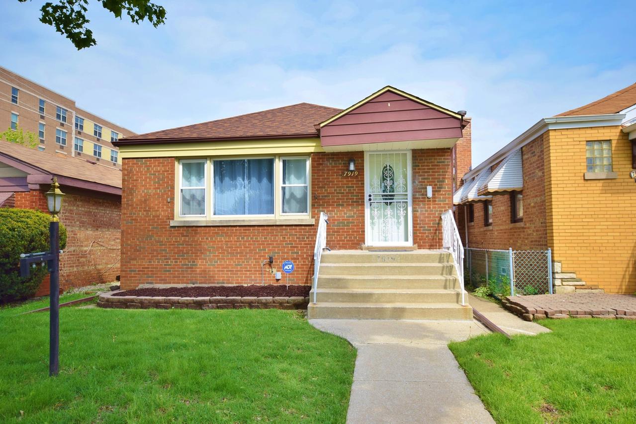 7919 S Mozart St., Chicago, IL 60652