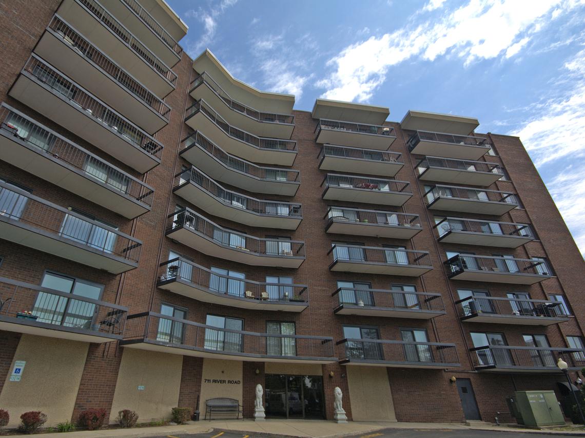711 S River Rd. #609, Des Plaines, IL 60016