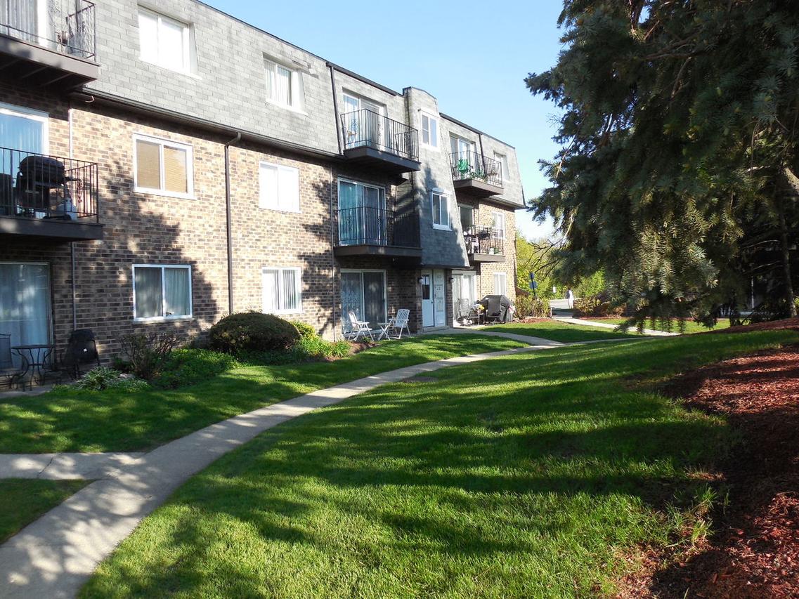 9411 Bay Colony Dr. #3N, Des Plaines, IL 60016