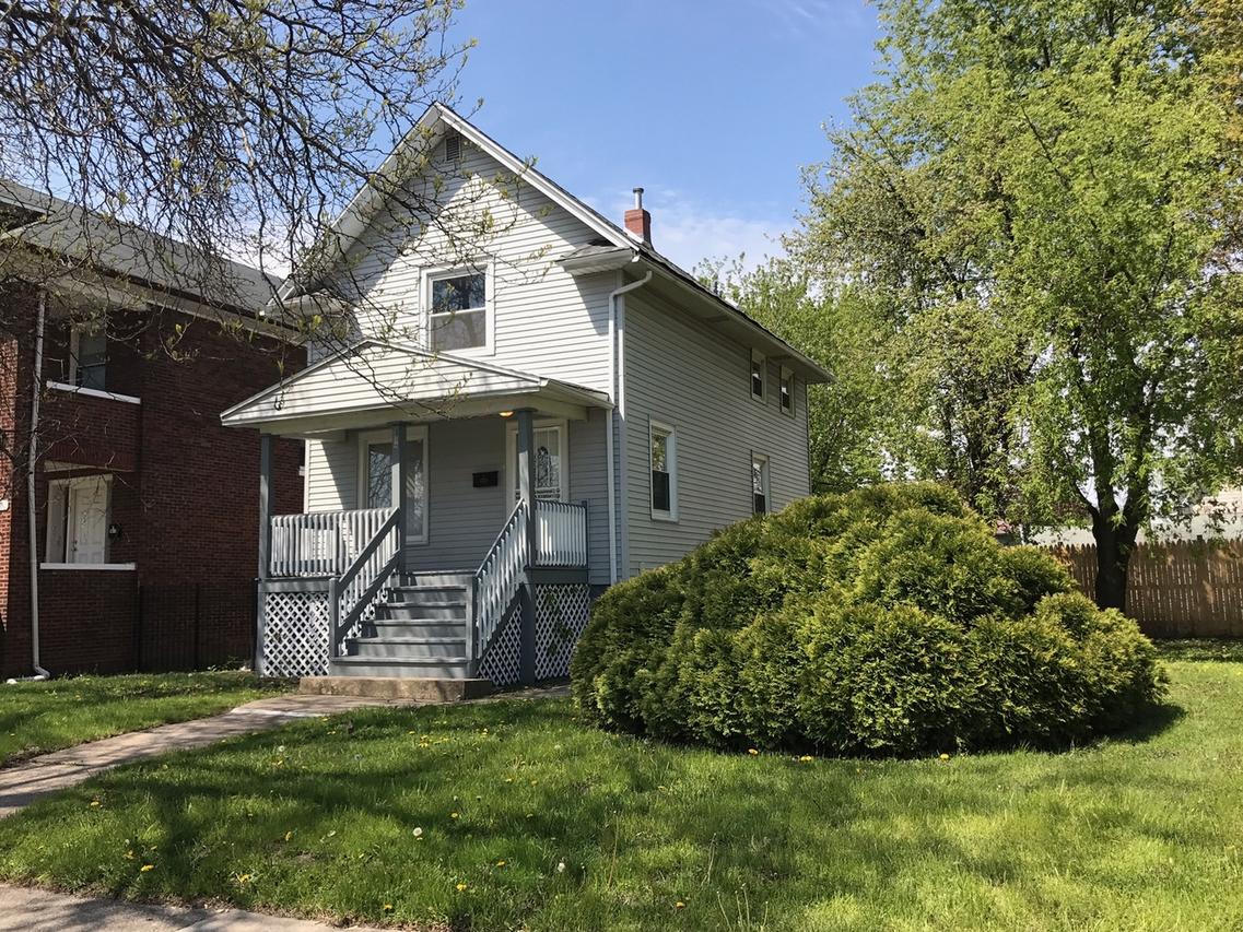 812 S 9th Ave., Maywood, IL 60153