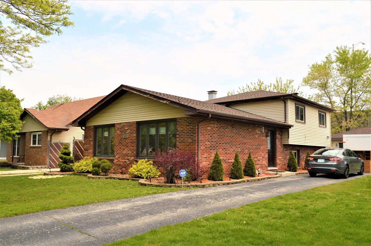 13007 S Blossom Dr., Alsip, IL 60803