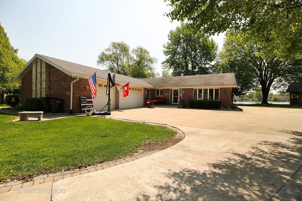 90 W Sixth St., Manteno, IL 60950
