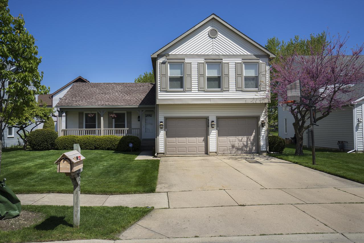 320 Gardenia Ln., Buffalo Grove, IL 60089