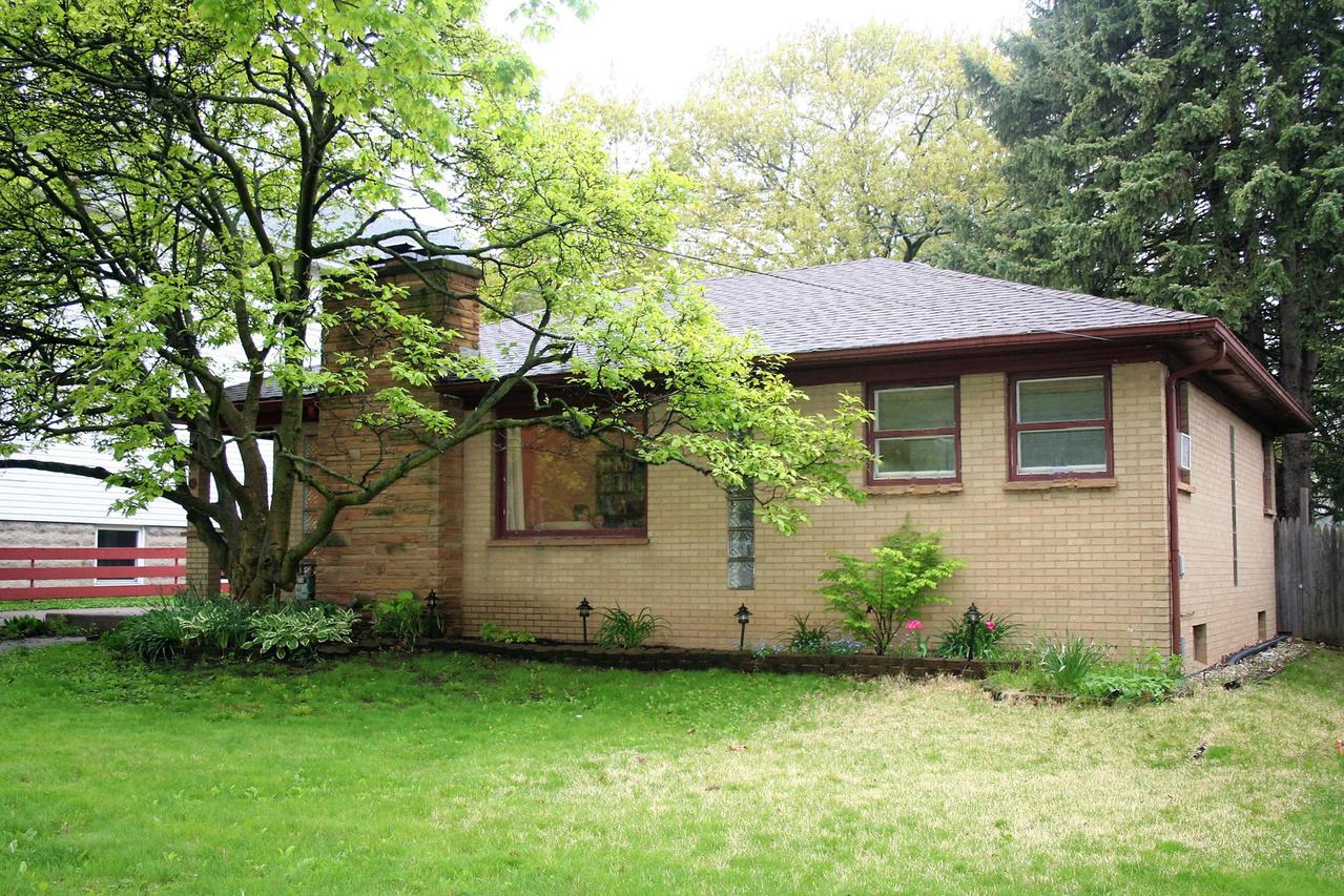 645 N 11th St., Dekalb, IL 60115