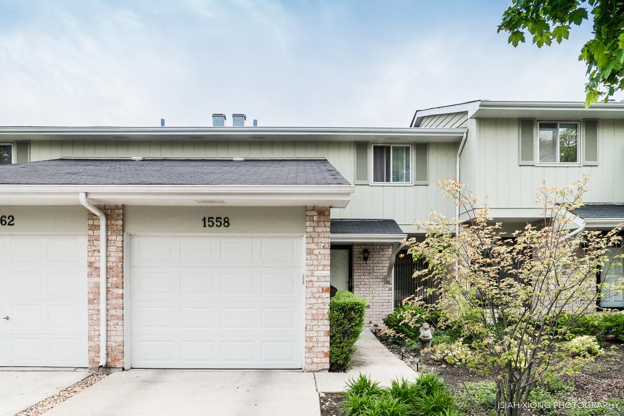 1558 Brittany Ct., Wheaton, IL 60189