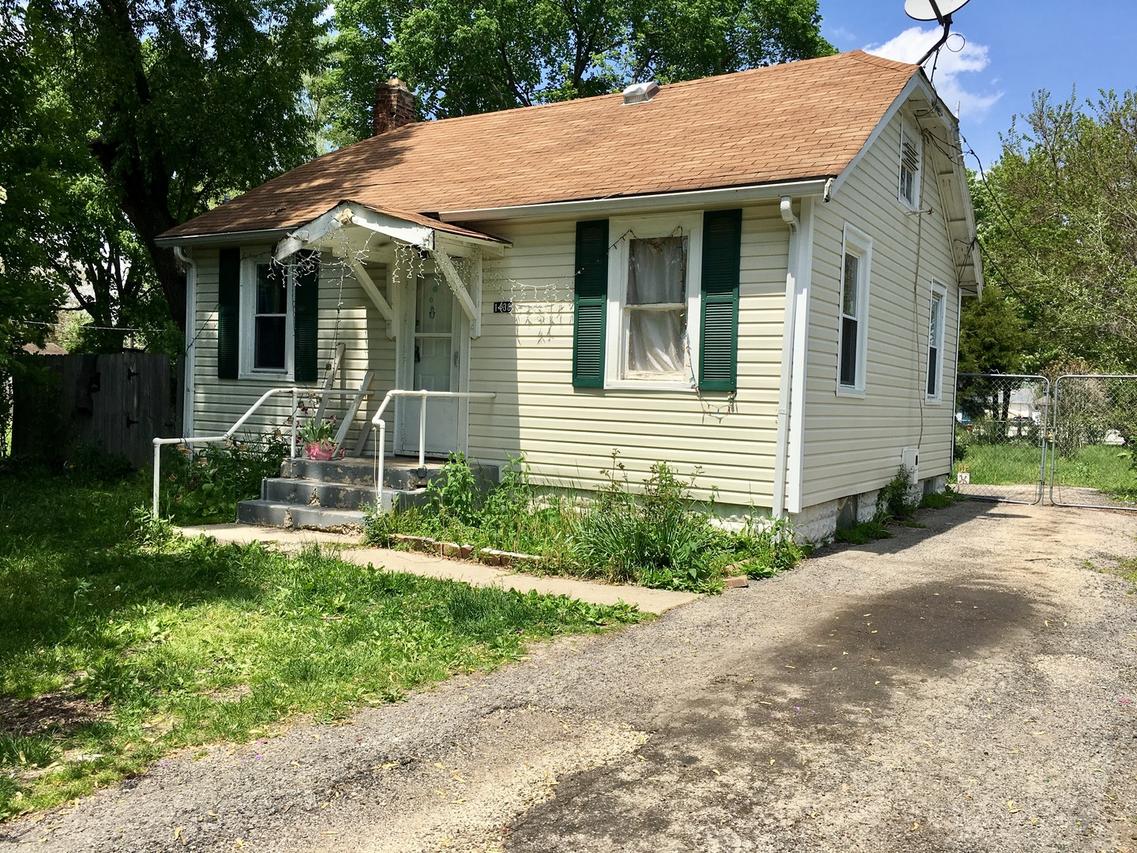 1438 Summit Ave., Aurora, IL 60505