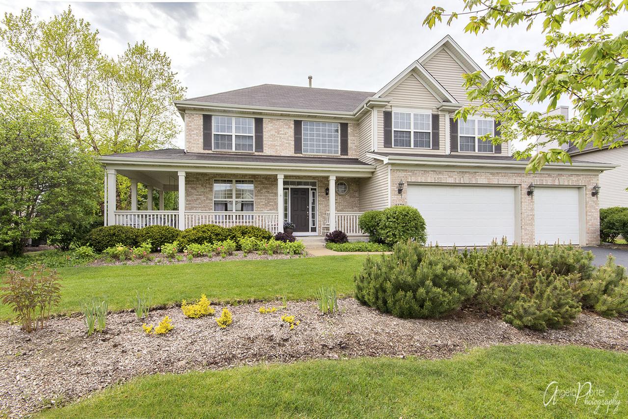 1572 Rolling Hills Dr., Crystal Lake, IL 60014
