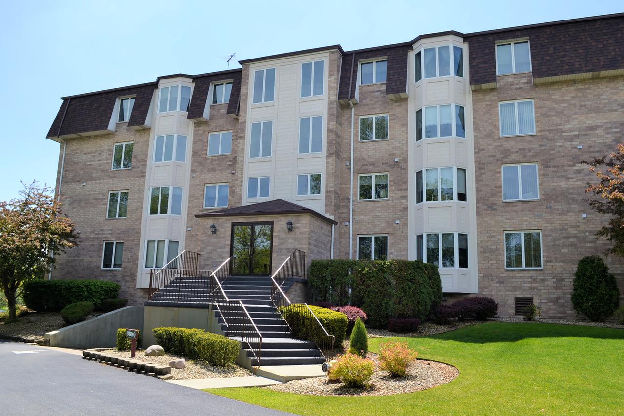 3680 186th St. #105, Lansing, IL 60438