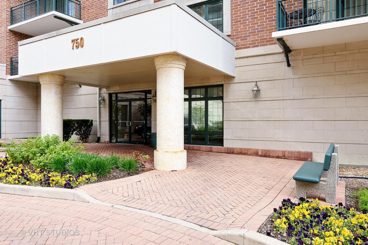 750 Pearson St. #202, Des Plaines, IL 60016