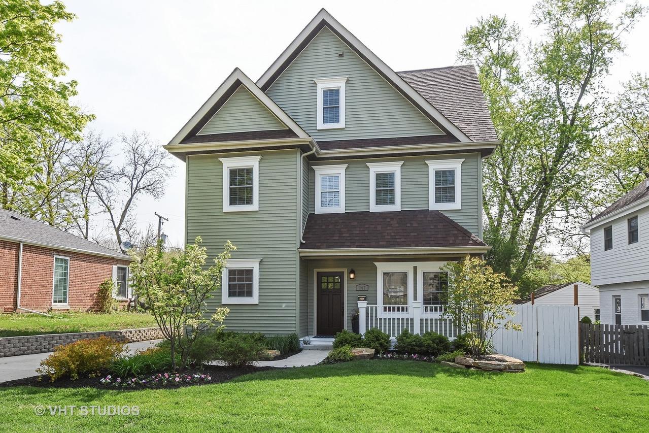 747 Division St., Barrington, IL 60010