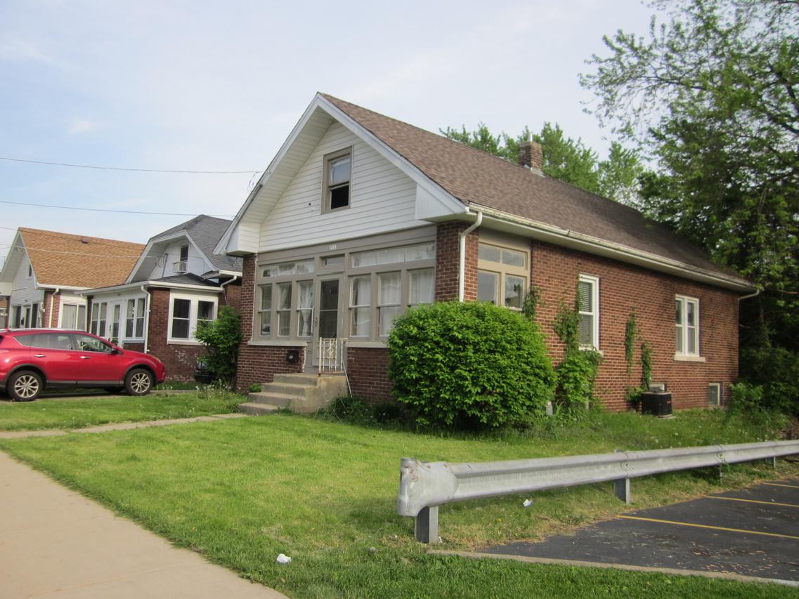 935 2nd Ave., Aurora, IL 60505