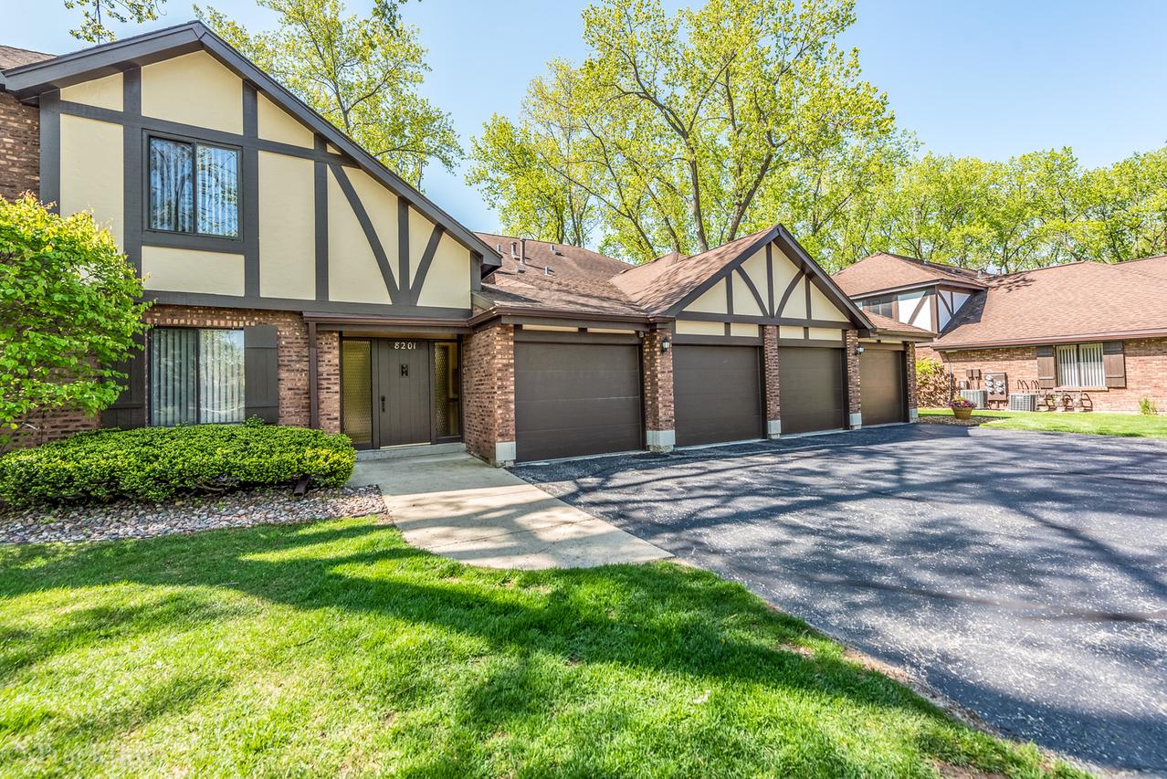 8201 Willow Dr. #B, Palos Hills, IL 60465
