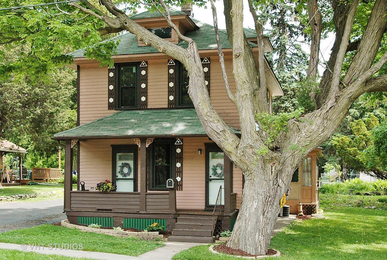 8 Guth St., East Dundee, IL 60118