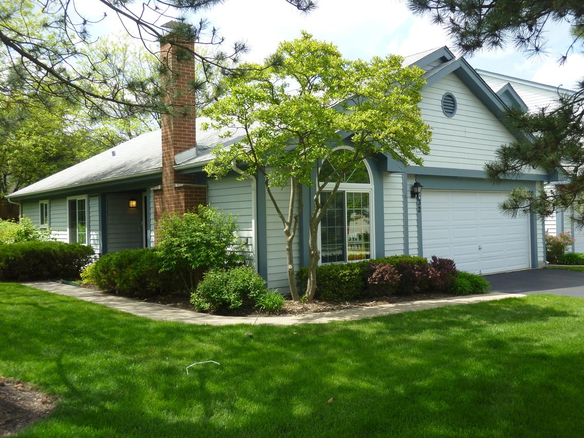 32 Sarahs Grove Ln., Schaumburg, IL 60193
