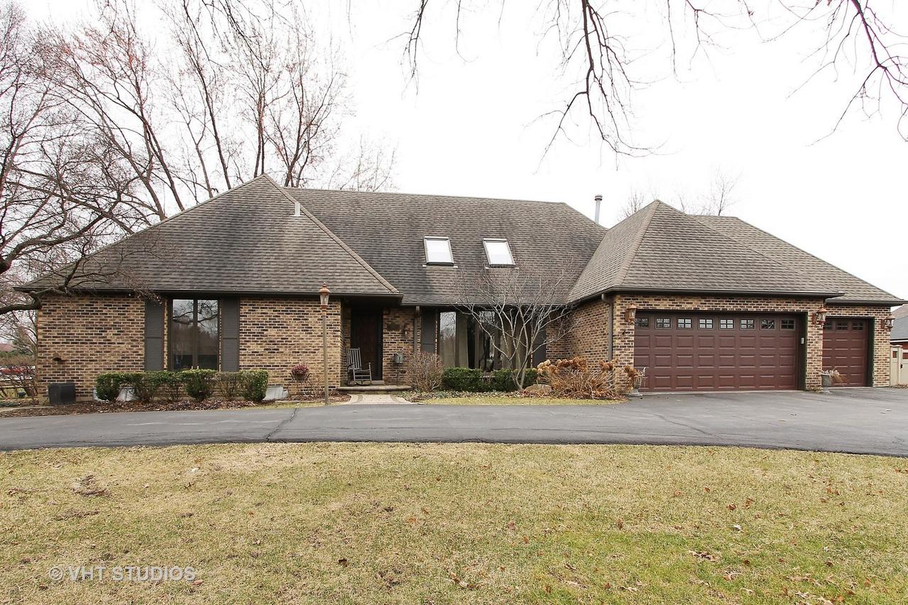 1300 Sunset Dr., Schaumburg, IL 60193