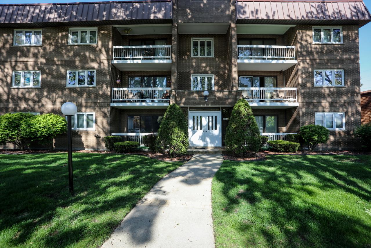 9604 S Karlov Ave. #103, Oak Lawn, IL 60453
