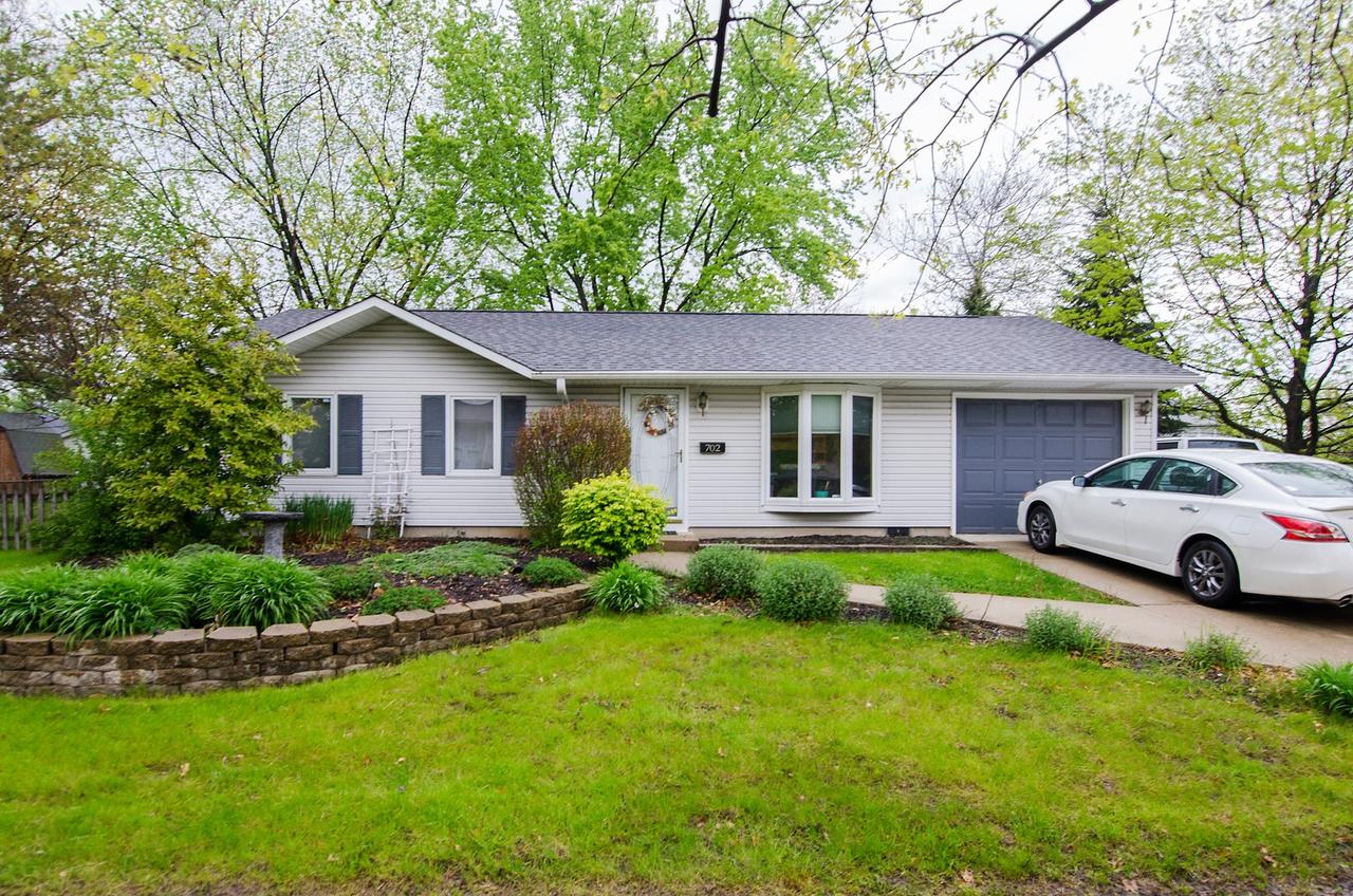 702 Suffolk Pl., Streamwood, IL 60107