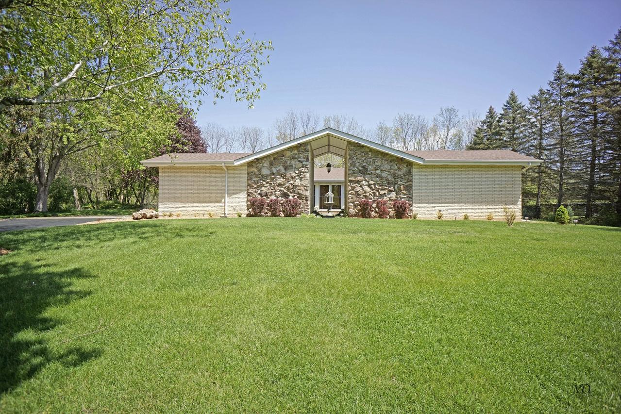 26923 Greenview Dr., Wauconda, IL 60084